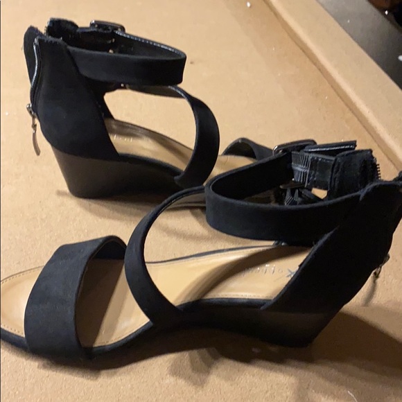 Sandals - Picture 2 of 6